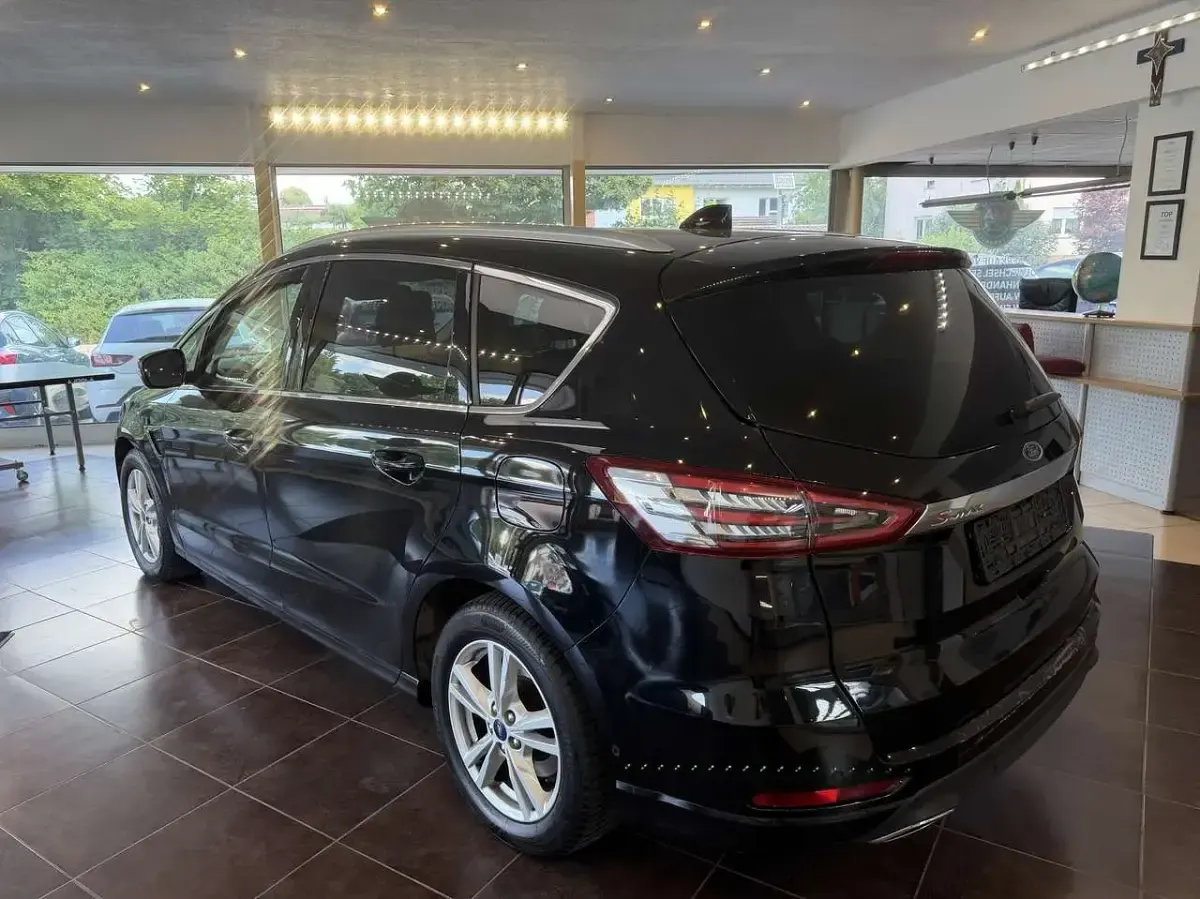 Gebraucht Ford S-MAX Titanium 190 PS (139 kW) 2020 Obsidianschwarz metallic Van / Kleinbus