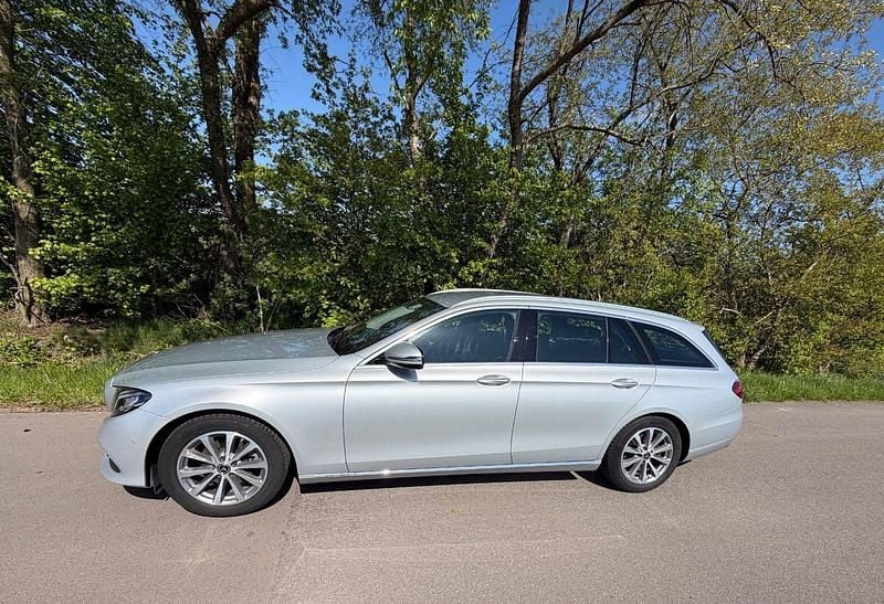Second-hand Mercedes E220 194 CP (142 kW) 2017 Argintiu Berlinǎ