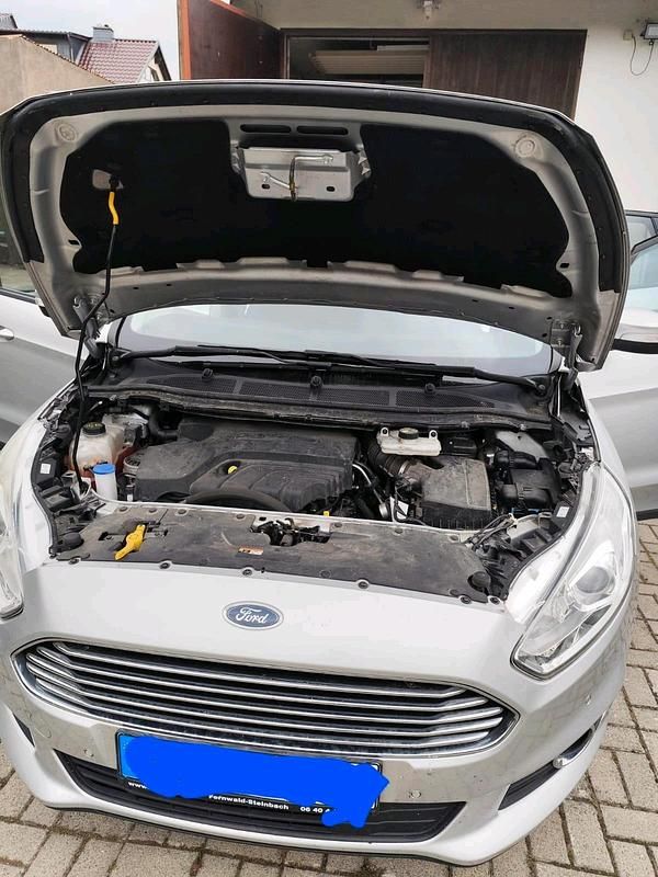 Silber Gebraucht 2016 Ford S-MAX S Van / Kleinbus | 10.500 € (Guter Preis) - Bild 1/4