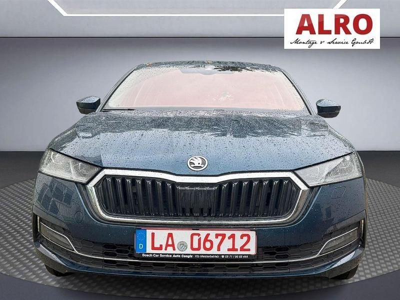 Gebraucht Skoda Octavia Style 204 PS (150 kW) 2022 Modra lava/lava blau Kombi