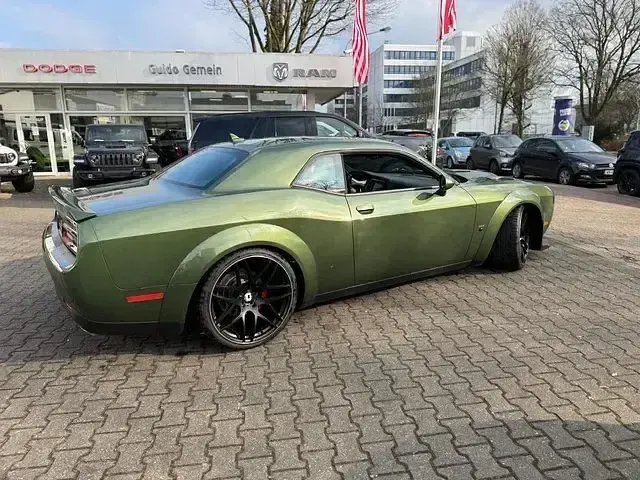 Używany Dodge Challenger 492 KM (361 kW) 2023 Zielony Coupe
