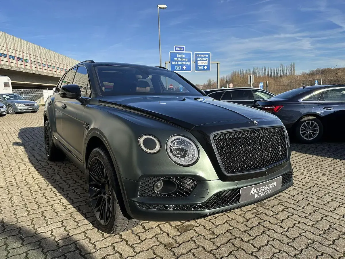 Begagnad Bentley Bentayga 608 HK (447 kW) 2016 Blå SUV