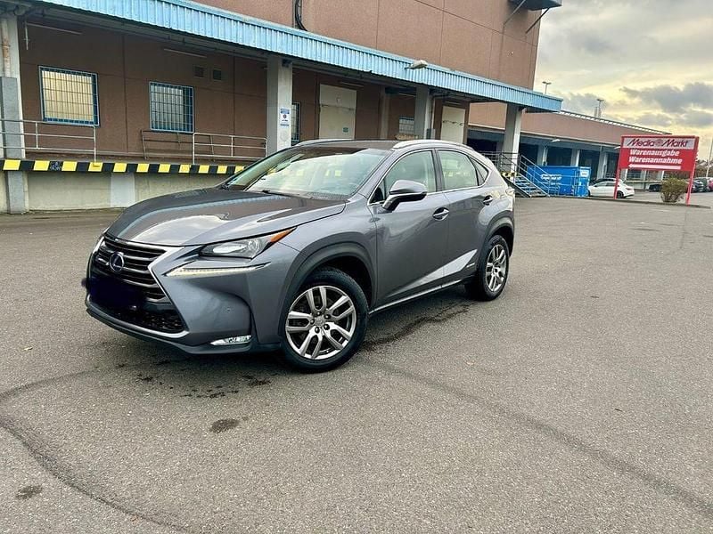Grau Gebraucht 2016 Lexus NX300 SUV | 19.900 € - Bild 1/4