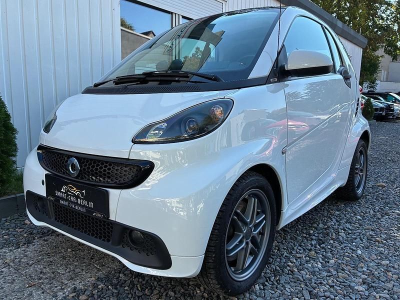 Weiß Gebraucht 2013 Smart ForTwo Coupé Coupé | 6.990 € (Teuer) - Bild 1/4