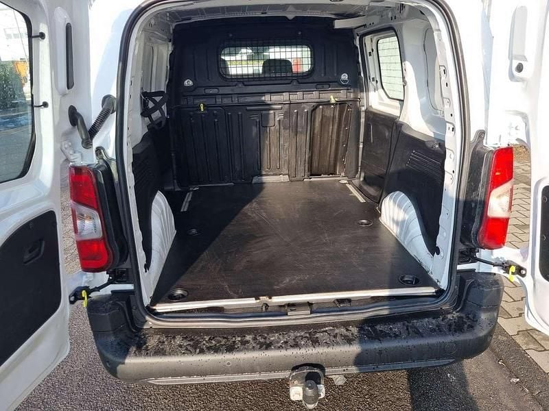 Używany Opel Combo Edition 131 KM (96 kW) 2020 Biały Minivan