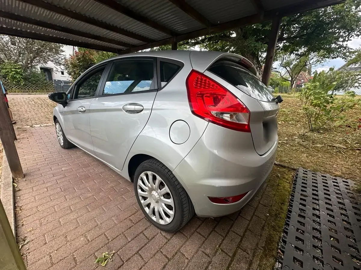 Gebraucht Ford Fiesta 82 PS (60 kW) 2009 Silber Kleinwagen