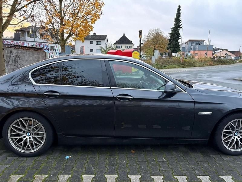Gebraucht BMW 523 Sport Line 204 PS (150 kW) 2011 Grau Limousine