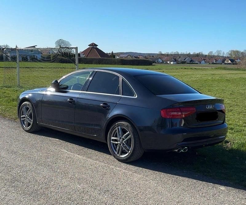 Gebraucht Audi A4 Ambiente 150 PS (110 kW) 2013 Schwarz Limousine
