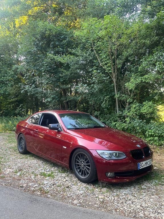 Rot Gebraucht 2011 BMW 325 Performance Coupé | 12.500 € (Fairer Preis) - Bild 1/4