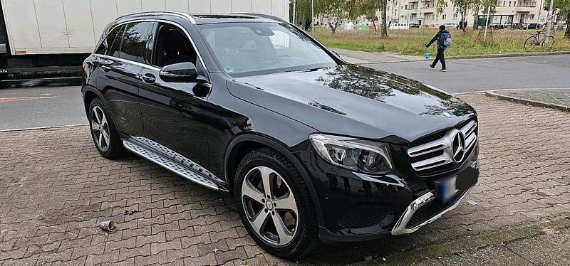 Gebraucht Mercedes GLC250 204 PS (150 kW) 2016 Schwarz Limousine