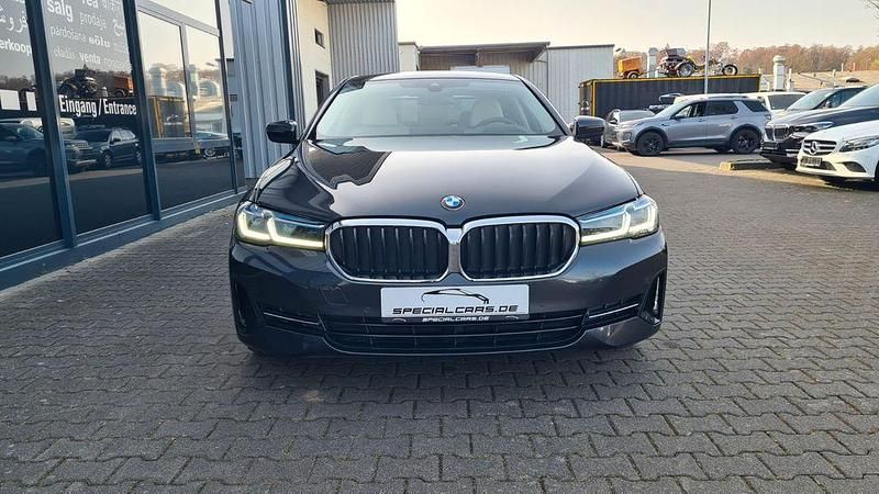 Gebraucht BMW 520 184 PS (135 kW) 2022 Grau Limousine