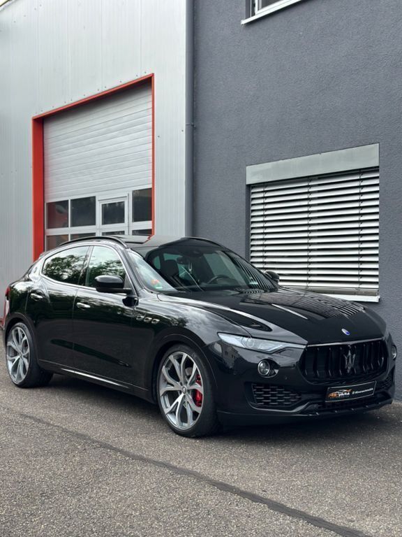Schwarz Gebraucht 2017 Maserati Levante SUV | 28.999 € (Etwas zu teuer) - Bild 1/4