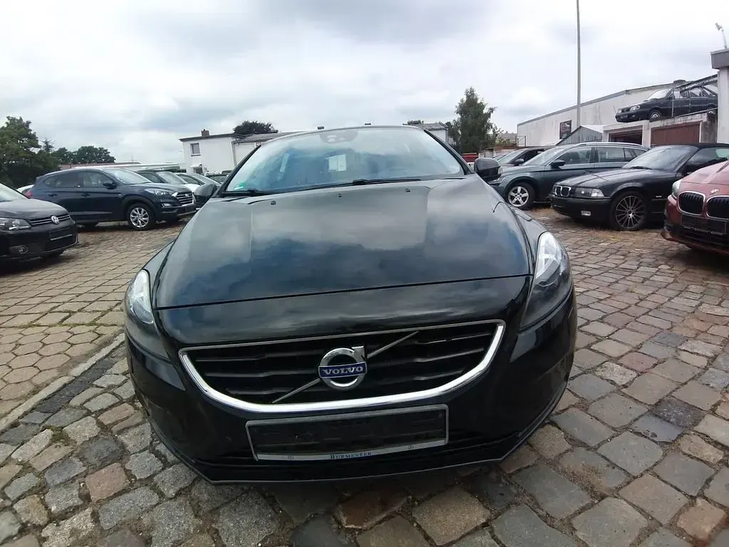 Gebraucht Volvo V40 Kinetic 150 PS (110 kW) 2012 Schwarz Kleinwagen