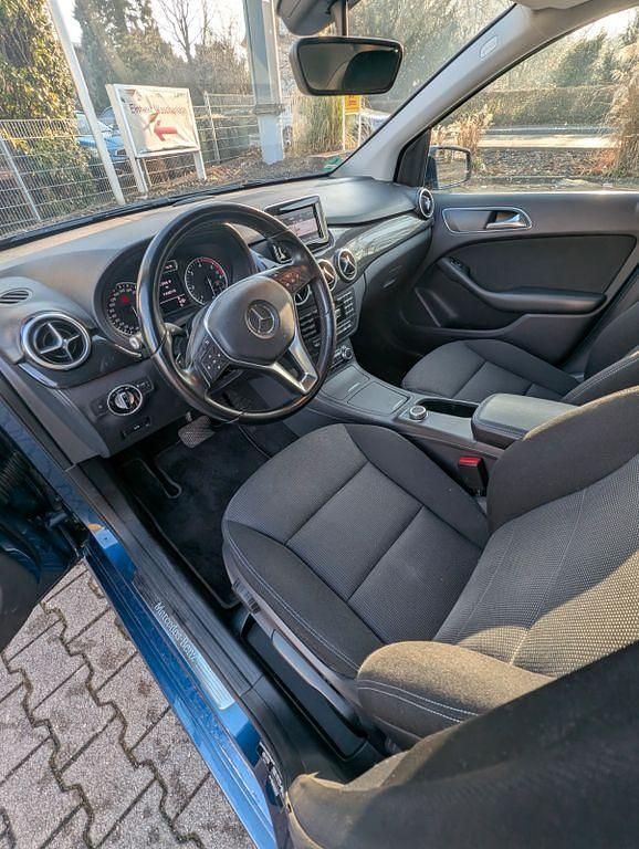 Gebraucht Mercedes B180 109 PS (80 kW) 2012 Blau Van / Kleinbus