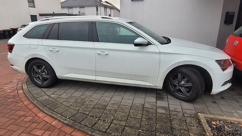 Gebraucht Skoda Superb 190 PS (139 kW) 2015 Weiß Limousine