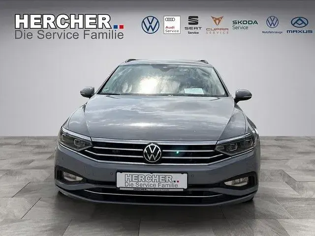 Gebraucht VW Passat IQ Drive 150 PS (110 kW) 2022 Grau Kombi