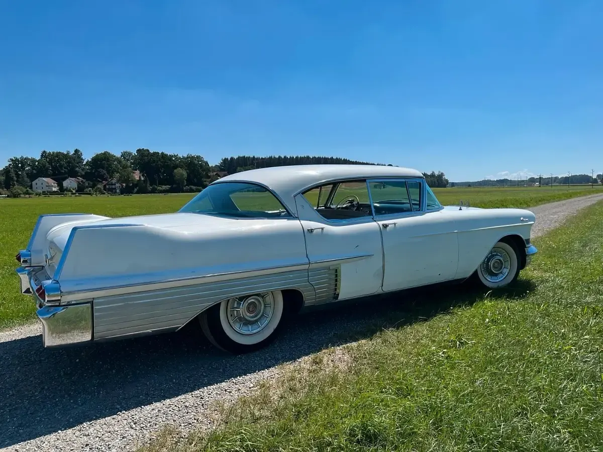 Gebraucht Cadillac Fleetwood 300 PS (220 kW) 1957 Weiß Limousine