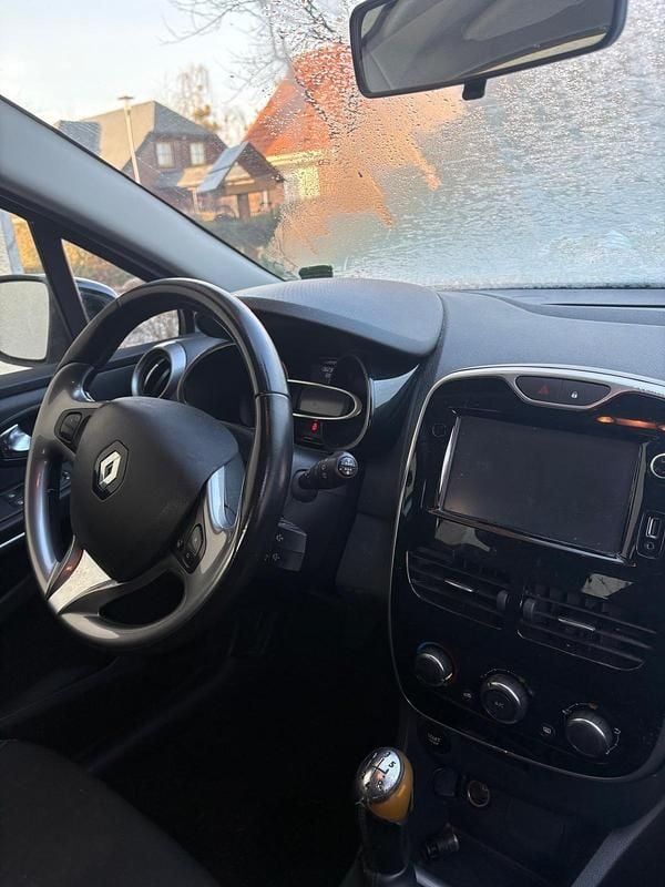 Używany Renault Clio IV LIMITED 90 KM (66 kW) 2016 Biały Hatchback