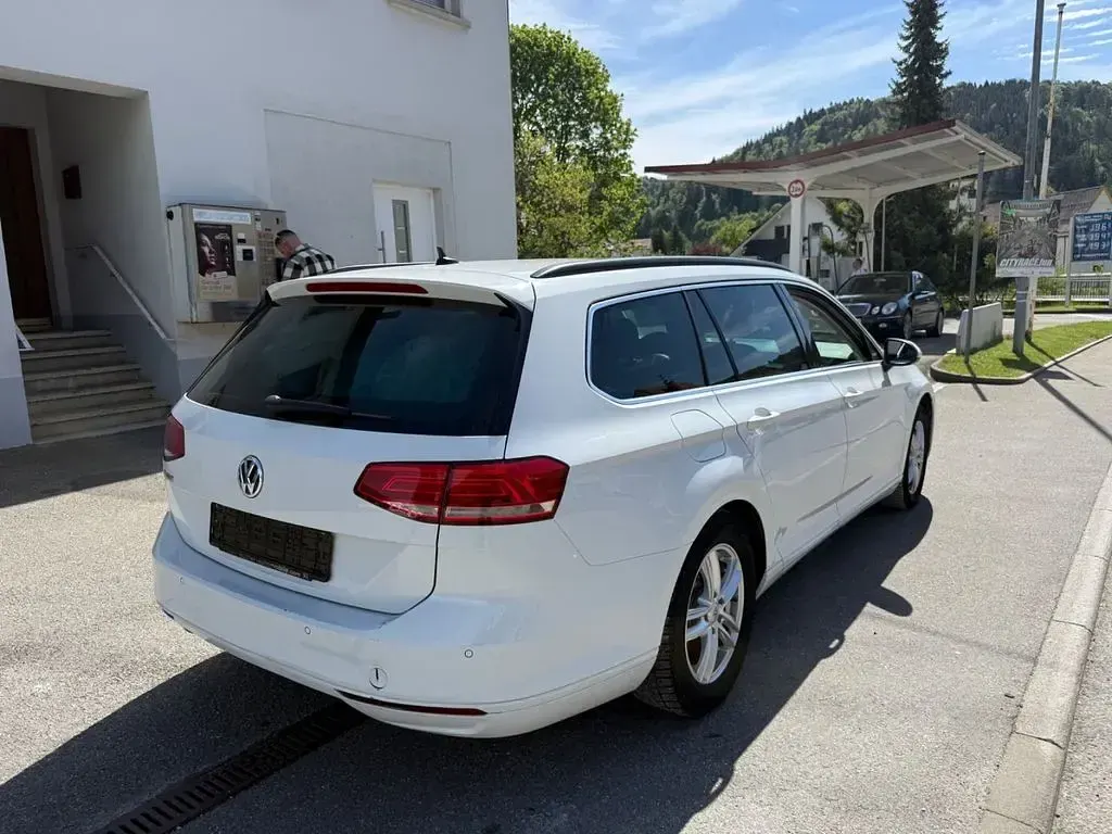 Usata VW Passat 150 CV (110 kW) 2018 Bianco Berlina