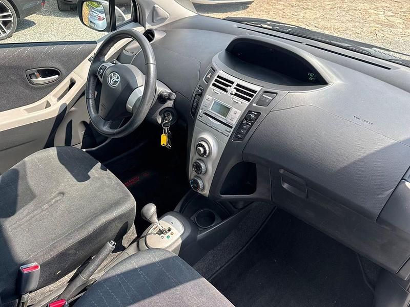 Gebraucht Toyota Yaris Sol 87 PS (63 kW) 2007 Silber Limousine