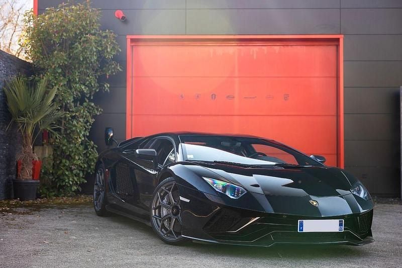 Schwarz Gebraucht 2022 Lamborghini Aventador | 585.000 € - Bild 1/4