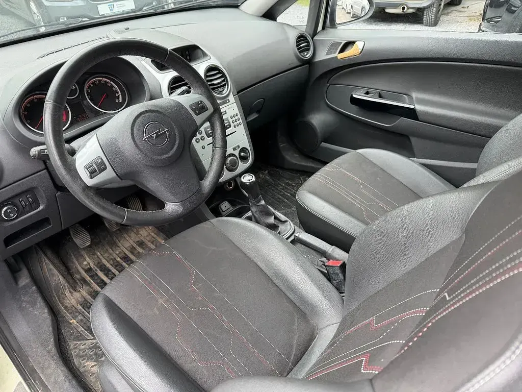 Gebraucht Opel Corsa 69 PS (50 kW) 2013 Weiß Kleinwagen