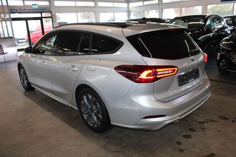 Gebraucht Ford Focus ST-Line X 116 PS (85 kW) 2025 Silber Limousine