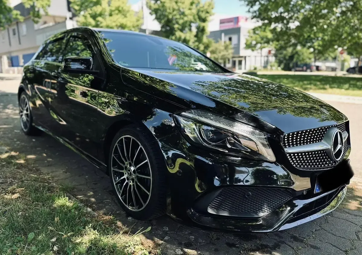 Gebraucht Mercedes A180 AMG line 136 PS (100 kW) 2018 Schwarz Kleinwagen