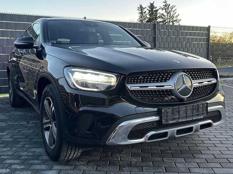 Gebraucht Mercedes GLC300 258 PS (189 kW) 2021 Schwarz SUV