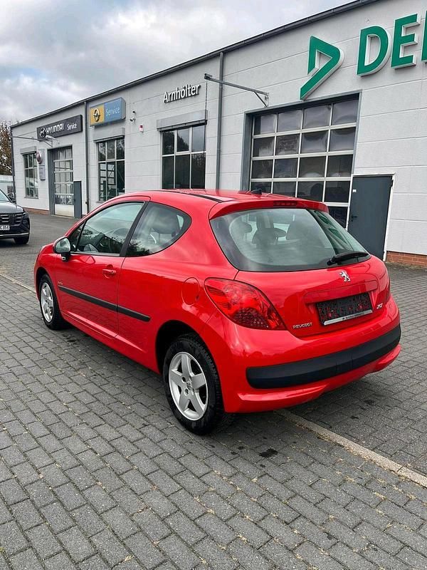Gebraucht Peugeot 207 75 PS (55 kW) 2009 Rot Kleinwagen