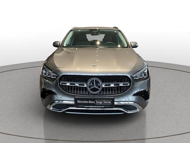 Gebraucht Mercedes GLA200 Progressive 163 PS (119 kW) 2025 Grau SUV