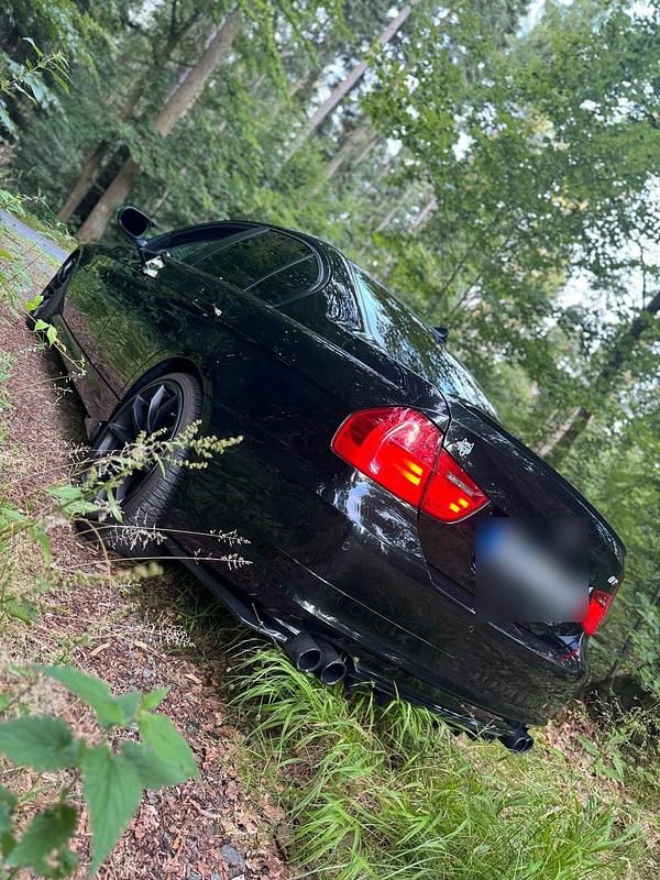 Gebraucht BMW 325 197 PS (144 kW) 2009 Schwarz Limousine