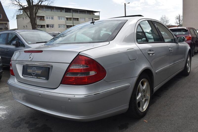 Second-hand Mercedes E200 Elegance 163 CP (119 kW) 2004 Argintiu Berlinǎ