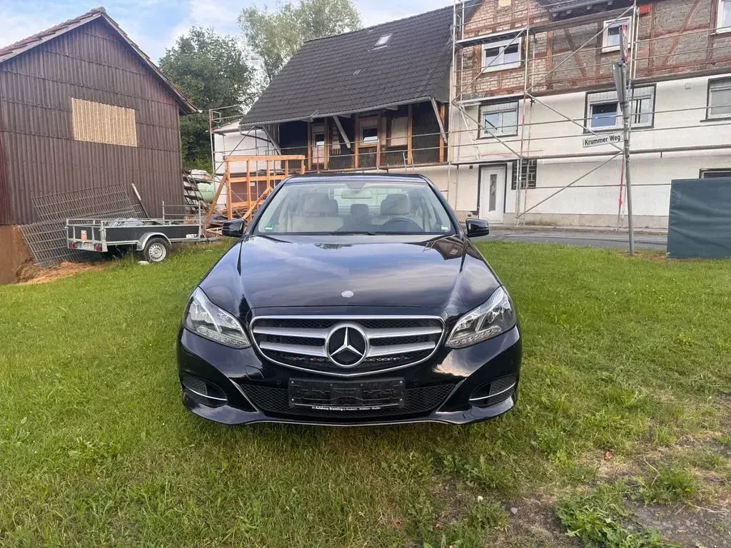Gebraucht Mercedes E200 Elegance 184 PS (135 kW) 2013 Schwarz Limousine