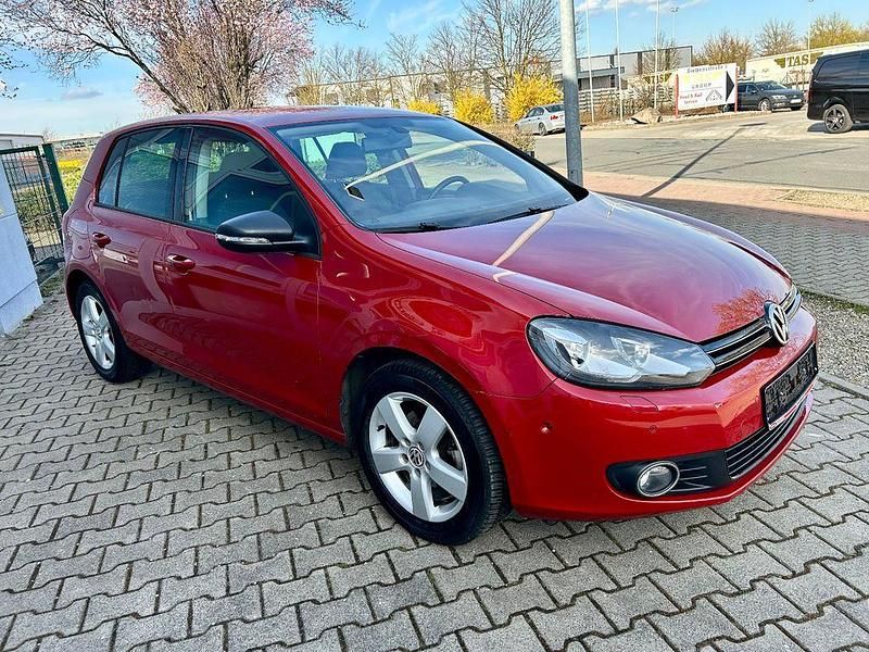 Gebraucht VW Golf VI Team 105 PS (77 kW) 2010 Rot Kleinwagen