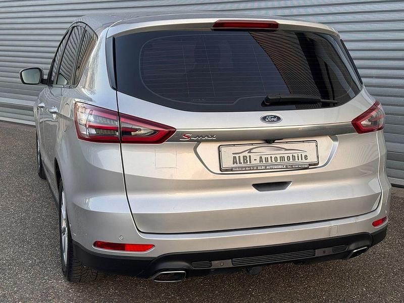 Gebraucht Ford S-MAX Titanium 179 PS (131 kW) 2017 Silber Van / Kleinbus