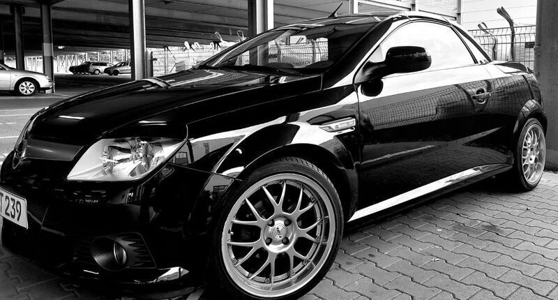 Schwarz Gebraucht 2006 Opel Tigra Cabrio | 1.999 € (Fairer Preis) - Bild 1/4