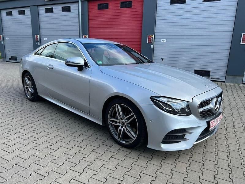 Silber Gebraucht 2018 Mercedes E200 AMG line Coupé | 27.890 € (Fairer Preis) - Bild 1/4