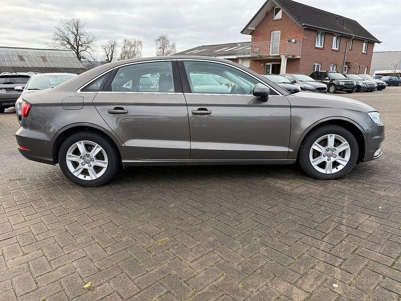 Gebraucht Audi A3 Attraction 110 PS (80 kW) 2015 Grau Limousine