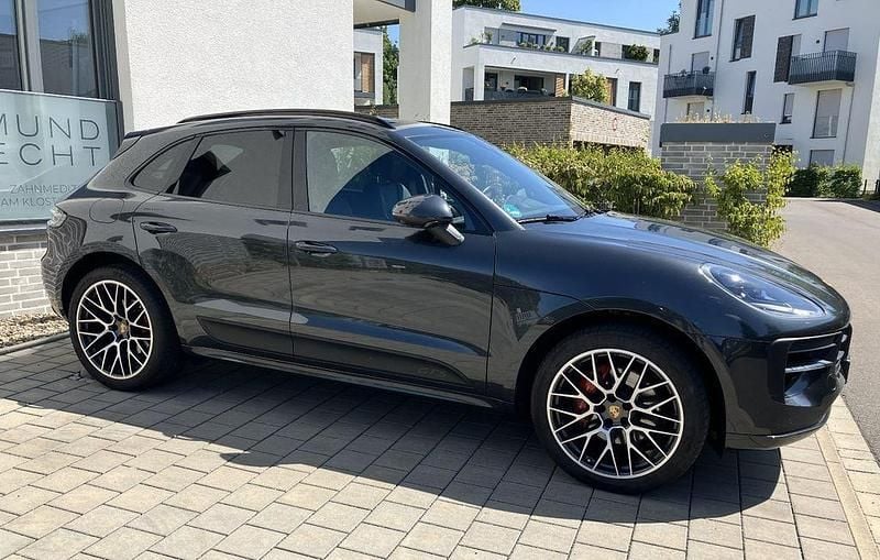 Grau Gebraucht 2021 Porsche Macan GTS SUV | 60.111 € (Superpreis) - Bild 1/4