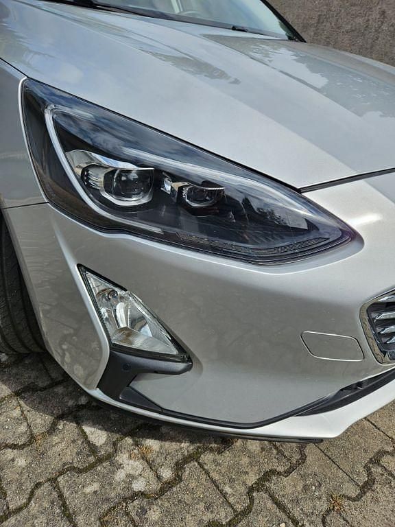 Grau Gebraucht 2020 Ford Focus Active X Limousine | 15.000 € (Superpreis) - Bild 1/4