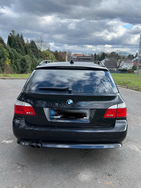 Gebraucht BMW 523 190 PS (139 kW) 2007 Schwarz Kombi
