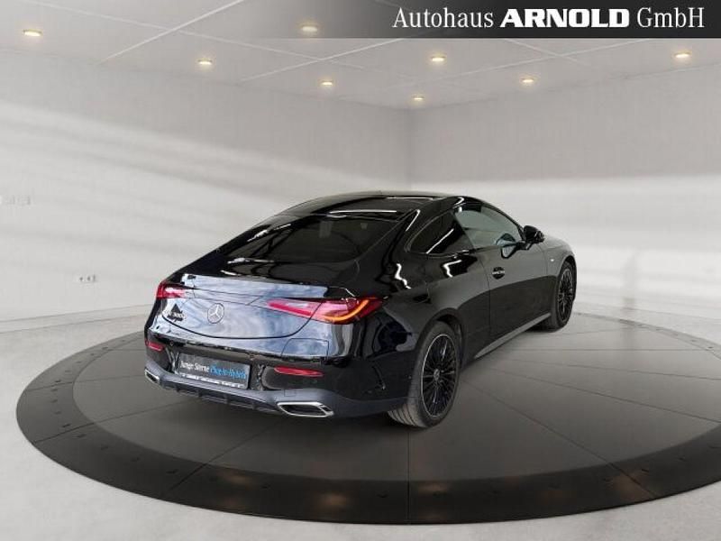 Gebraucht Mercedes E300 204 PS (150 kW) 2025 Obsidianschwarz (metallic) Coupé