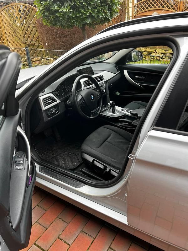 Gebraucht BMW 318 150 PS (110 kW) 2017 Silber Kombi