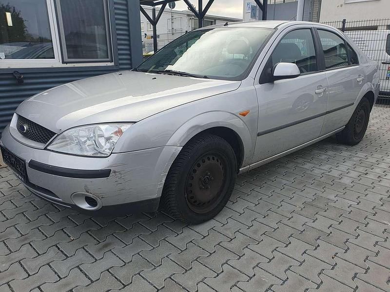 Gebraucht Ford Mondeo Trend 110 PS (80 kW) 2002 Silber Limousine