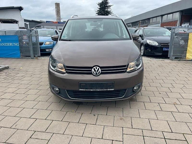Braun Gebraucht 2011 VW Touran Highline Van / Kleinbus | 5.999 € (Etwas zu teuer) - Bild 1/4
