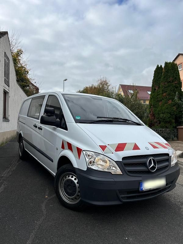 Weiß Gebraucht 2013 Mercedes Vito Van / Kleinbus | 7.800 € (Guter Preis) - Bild 1/4