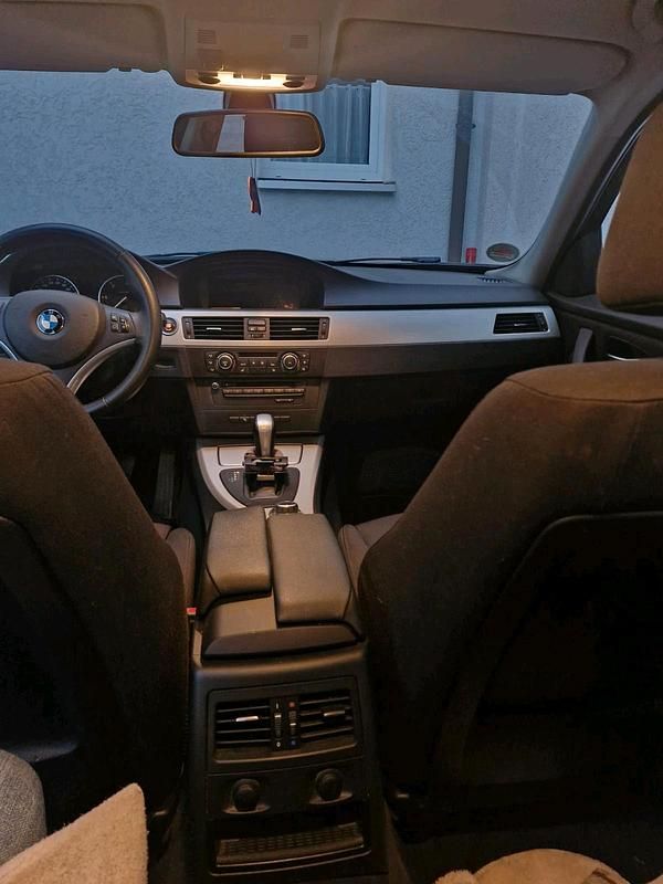 Gebraucht BMW 318 143 PS (105 kW) 2010 Kombi