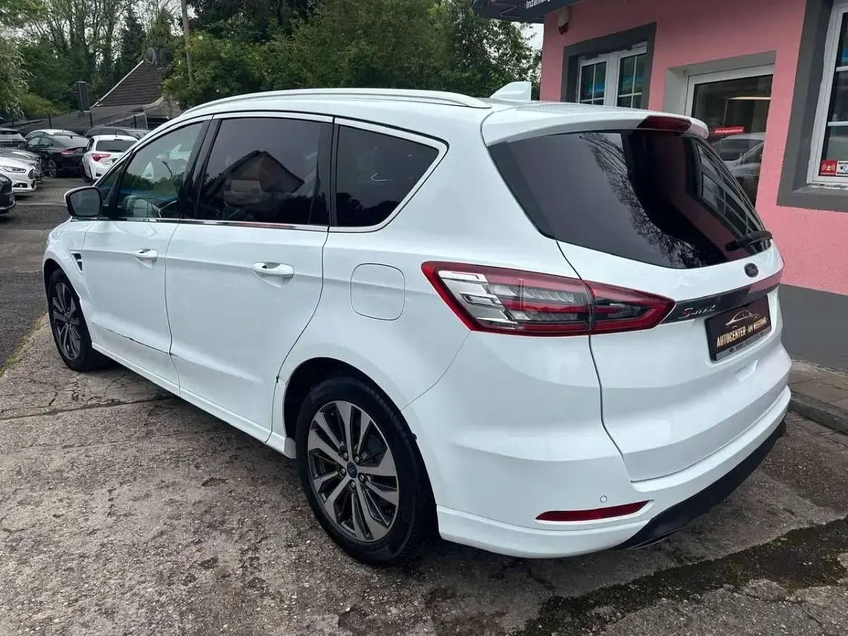 Gebraucht Ford S-MAX Titanium 190 PS (139 kW) 2022 Weiß Van / Kleinbus