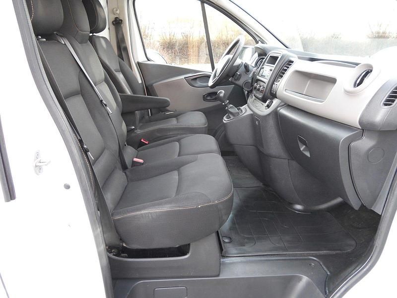 Gebraucht Renault Trafic Komfort 121 PS (88 kW) 2017 Weiß Van / Kleinbus